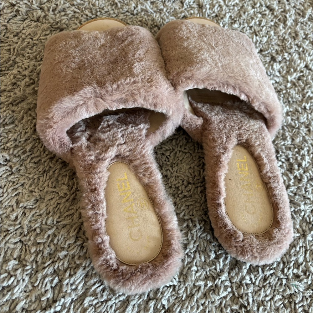 Chanel Women's CC Logo fur slides